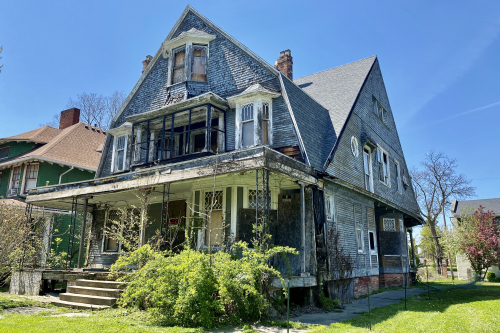 1017 N Superior