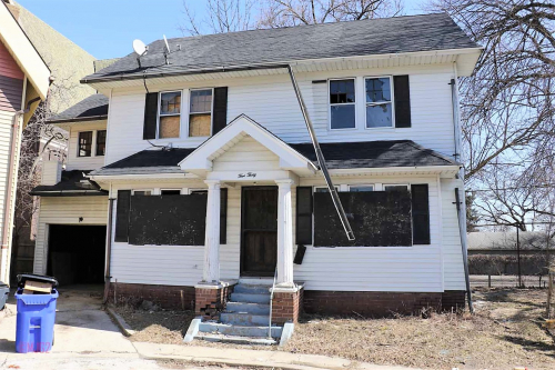 530-colonial-court